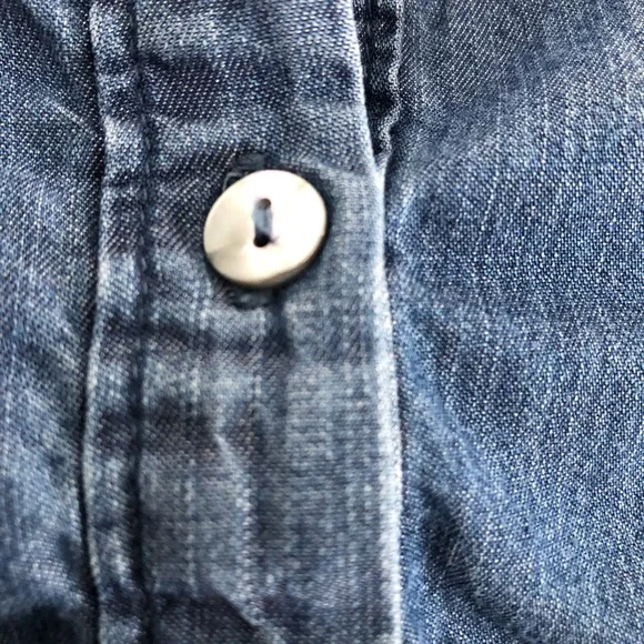 EUC Set of 2 Women’s Button-Up Shirts: 1 Floral and 1 Denim Short-Sleeve - Picture 10 of 16